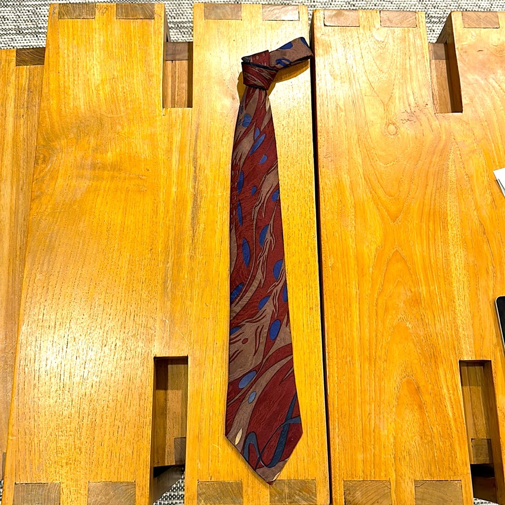 GEORGINA VON ETZDORF SILK TIE WITH BURGUNDY, COPPER AND BLUE ABSTRACT PATTERN